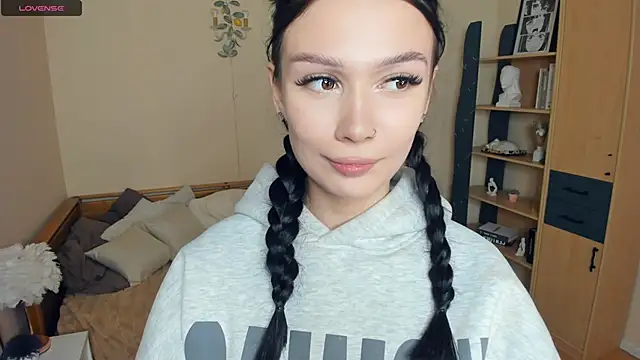 LynnCiprian online show from April 2026 06:53:02 PM