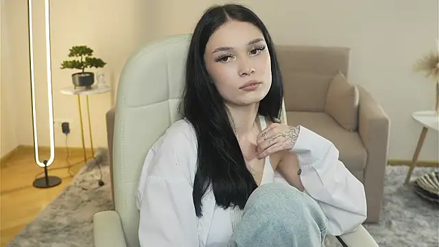 LynnCiprian online show from March 2026 01:14:02 PM