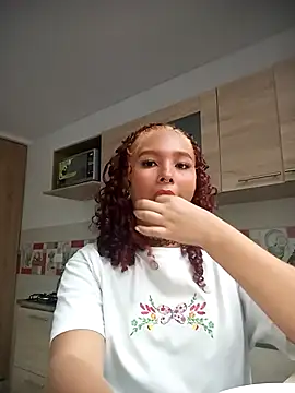 Snapshot of CoralineRed chatting on May 2026 10:35:02 PM CoralineRed online show from May 2026 10:35:02 PM