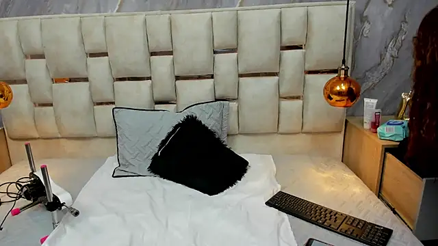 Milf Drip online show from May 2026 12:46:02 PM
