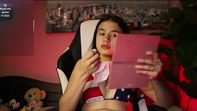 Danaa Rousee  online show from March 2026 11:06:01 PM