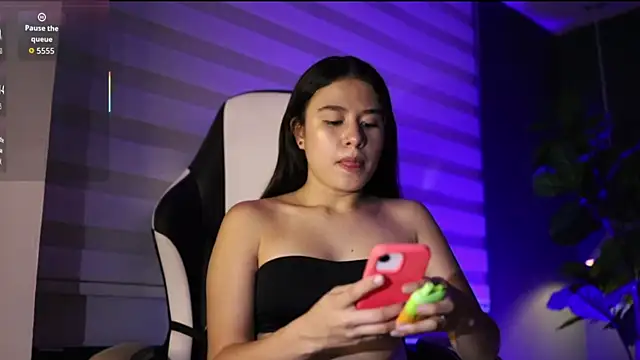 Danaa Rousee  online show from May 2026 09:21:02 PM