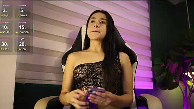 Danaa Rousee  online show from April 2026 08:32:01 PM