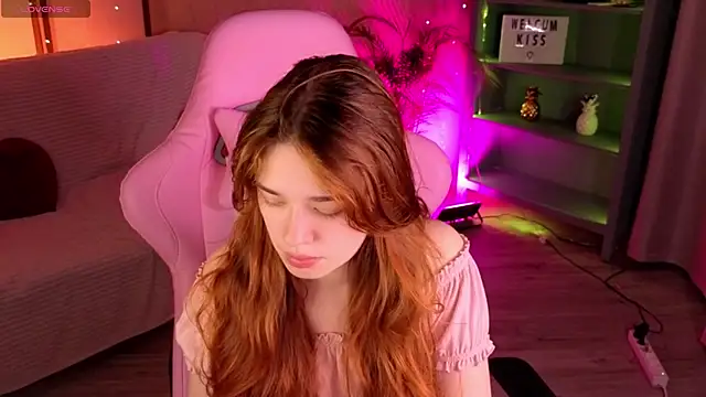 Snapshot of TiffanyVex chatting on April 2026 03:30:01 PM TiffanyVex online show from April 2026 03:30:01 PM