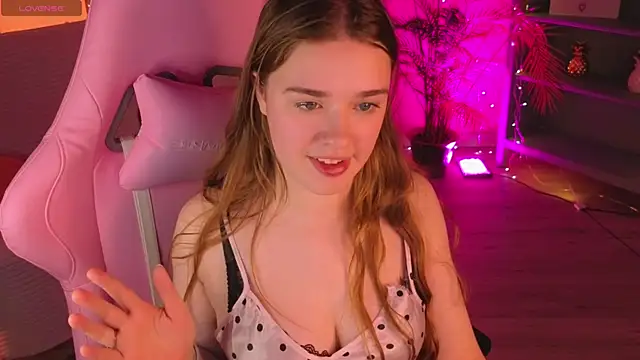 TiffanyVex online show from April 2026 07:58:01 PM