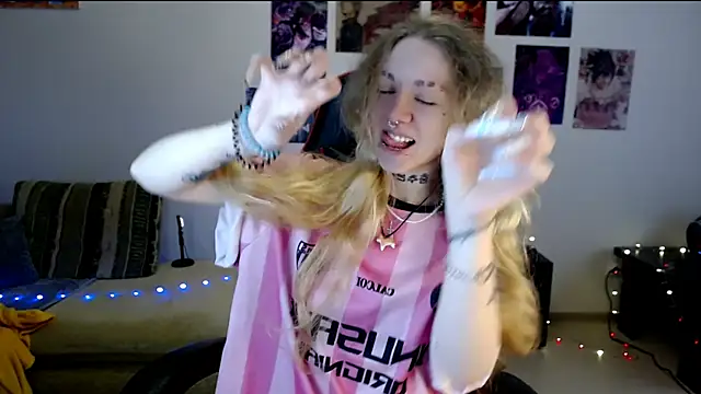 Nica Kawaii online show from June 2026 01:28:01 PM