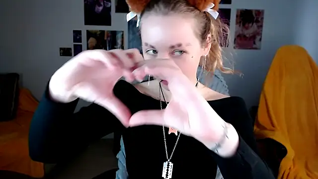 Nica Kawaii online show from April 2026 02:10:01 PM