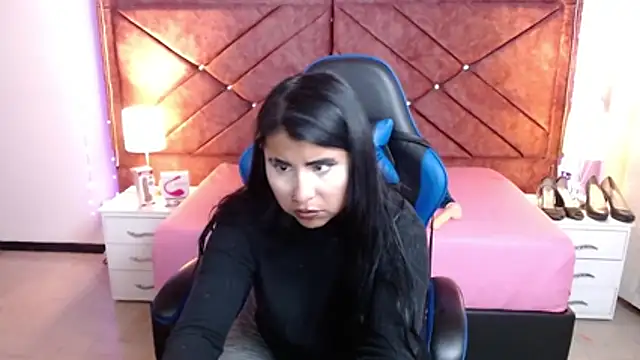 Alisha Gamskar13 online show from April 2026 01:18:01 PM