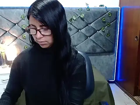 Alisha Gamskar13 online show from May 2026 01:03:01 PM