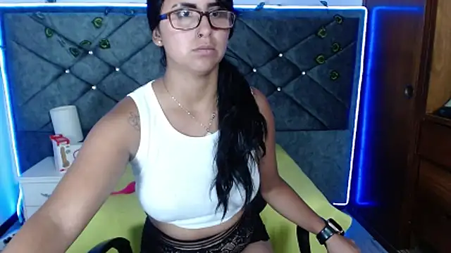 Alisha Gamskar13 online show from April 2026 01:26:01 PM