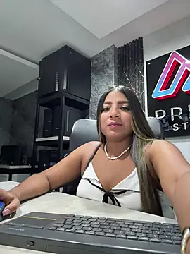 Emma Carteer 1 online show from March 2026 05:04:02 AM