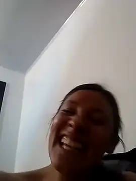 Snapshot of CynthiaMore chatting on May 2026 03:39:02 AM CynthiaMore online show from May 2026 03:39:02 AM