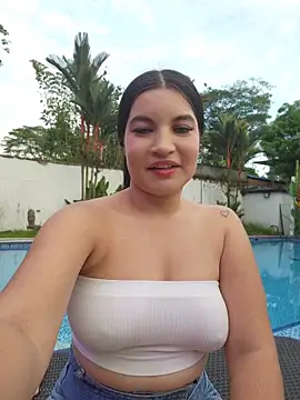 Snapshot of Pretty_Julieta chatting on April 2026 10:22:01 PM Pretty Julieta online show from April 2026 10:22:01 PM
