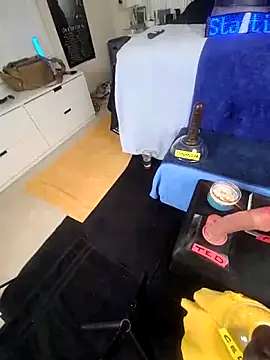 FantasyMan-BiWM online show from April 2026 01:23:01 AM