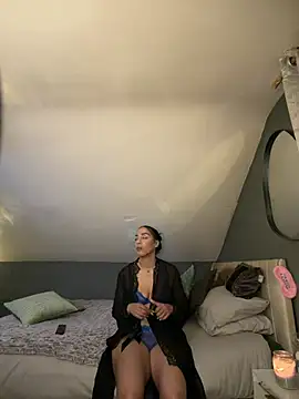 Saskia xx online show from April 2026 06:54:01 PM