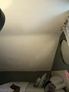 Saskia xx online show from March 2026 04:18:02 PM