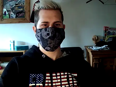 YoUnGbOy2018 online show from March 2026 11:04:02 AM