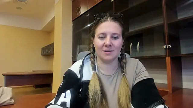 Nionelly online show from April 2026 09:05:01 AM