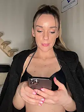 KatieCutieXooo online show from March 2026 02:04:02 AM