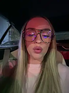 KatieCutieXooo online show from March 2026 07:03:01 PM