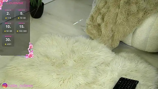 Snapshot of KatieCutieXooo chatting on June 2026 12:02:02 PM KatieCutieXooo online show from June 2026 12:02:02 PM