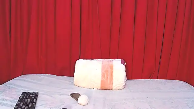 Yellow-Mellow23 online show from April 2026 01:48:01 PM