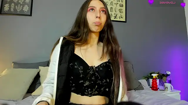 Charlotte lovee  online show from March 2026 11:12:01 AM