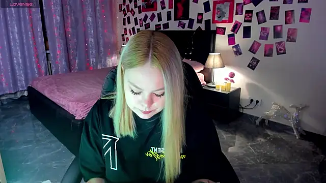 AmeliaMerris online show from April 2026 08:37:02 PM