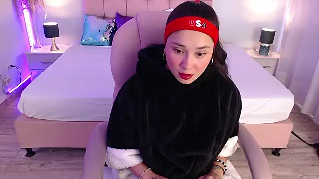 Snapshot of EILIIN07 chatting on March 2026 01:04:02 PM EILIIN07 online show from March 2026 01:04:02 PM