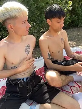 AlphaTwinks online show from April 2026 11:28:02 AM