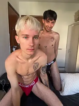 AlphaTwinks online show from April 2026 09:54:01 AM