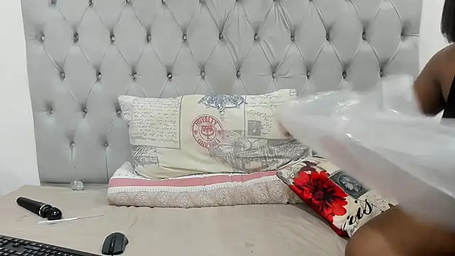 DarkBubble xx online show from March 2026 09:59:01 PM