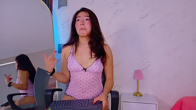 MiiaCullens online show from April 2026 03:38:02 PM