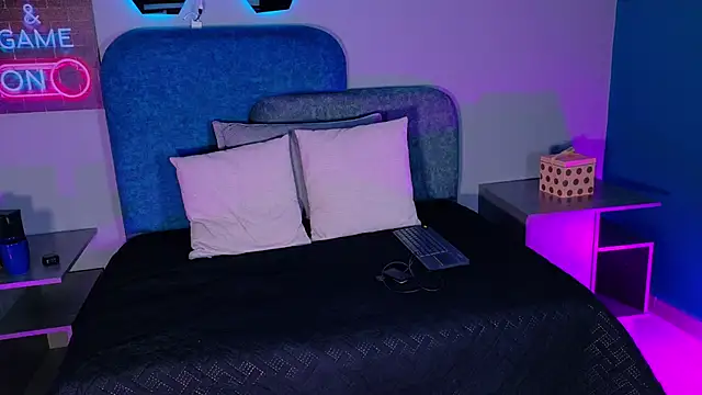 MiiaCullens online show from March 2026 12:06:02 PM