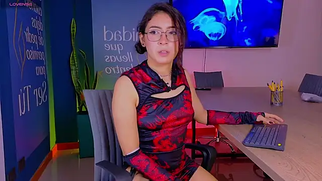 MiiaCullens online show from April 2026 12:32:02 PM