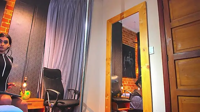 Sienna Dark online show from March 2026 11:33:02 AM