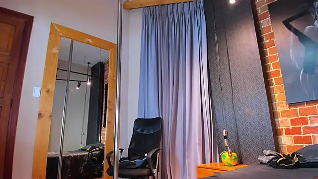 Sienna Dark online show from April 2026 11:28:02 AM