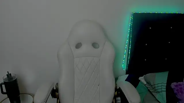 madelinesquirt online show from April 2026 07:17:02 PM