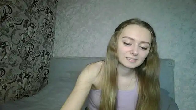 MysticGlimmer online show from April 2026 01:40:01 PM