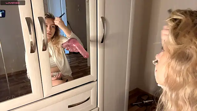 WonderedFlair online show from April 2026 07:59:02 AM