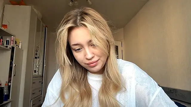 WonderedFlair online show from April 2026 06:15:02 AM