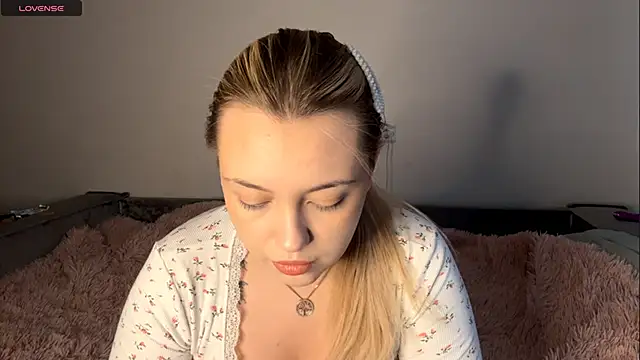 WonderedFlair online show from April 2026 07:33:02 AM