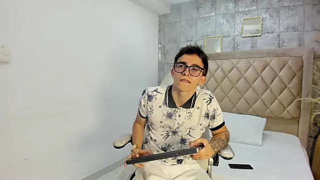 TylerCross  online show from March 2026 08:24:02 PM