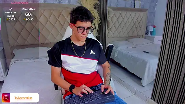 TylerCross  online show from April 2026 08:38:01 PM