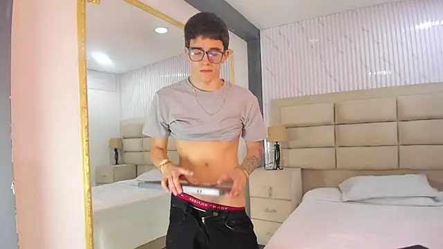 TylerCross  online show from April 2026 08:22:01 PM