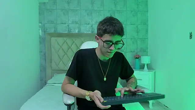 TylerCross  online show from March 2026 08:58:02 PM