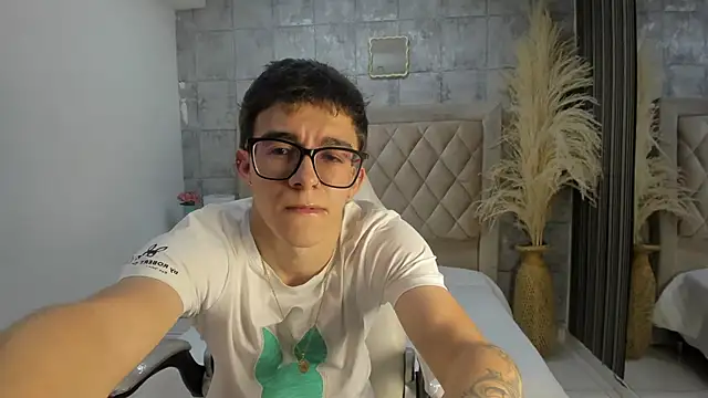 TylerCross  online show from March 2026 08:32:01 PM