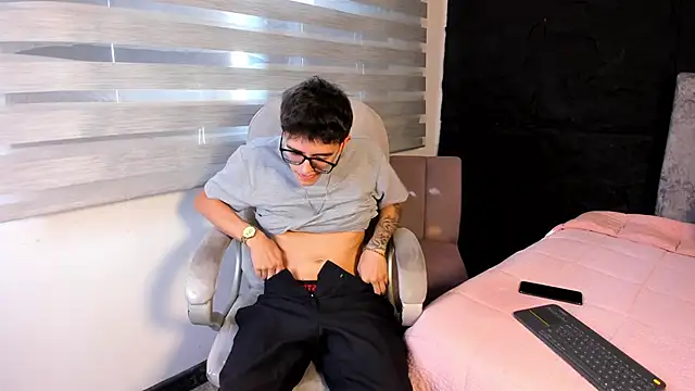 TylerCross  online show from March 2026 08:21:02 PM