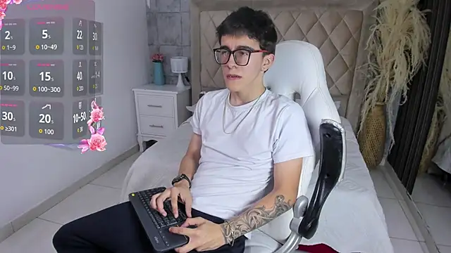 TylerCross  online show from April 2026 08:10:02 PM