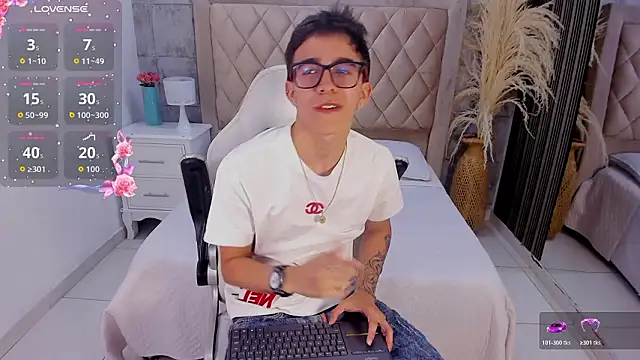 TylerCross  online show from March 2026 09:48:01 PM